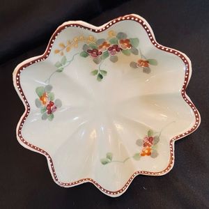 Vintage Scallop Edged Trinket/Nut Dish, Hand Painted 4.5”
